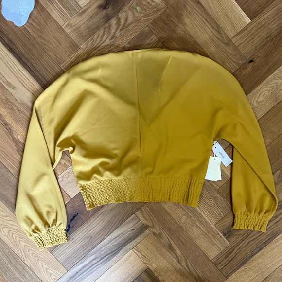 Aritzia blouse - Picture 6 of 9